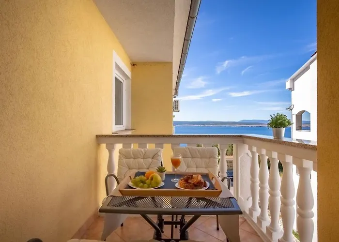 Mit Terrasse Und Meerblick By Interhome דירה