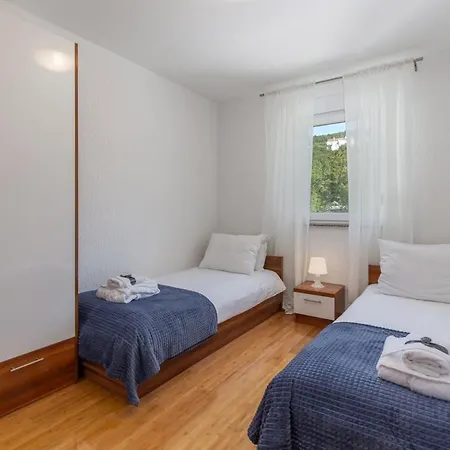 Mit Terrasse Und Meerblick By Interhome *