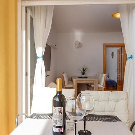 Apartamento Mit Terrasse Und Meerblick By Interhome