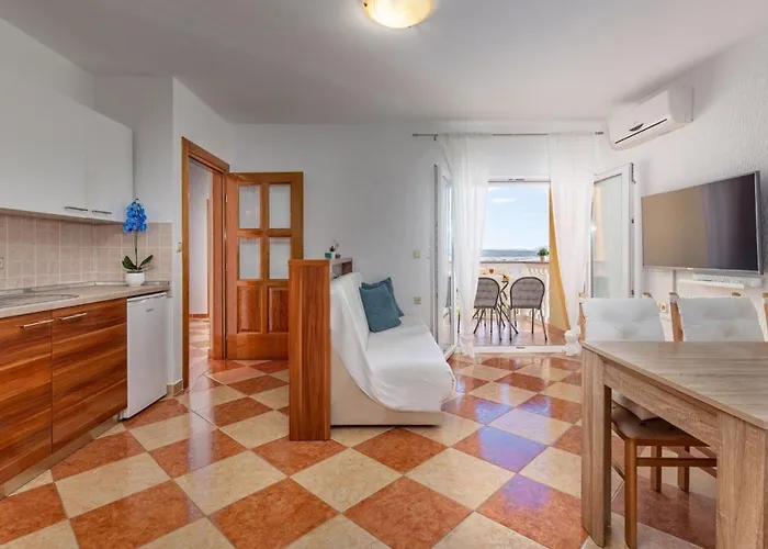 Apartamento Mit Terrasse Und Meerblick By Interhome *