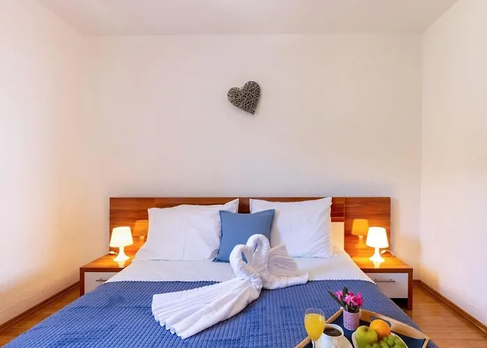 Apartamento Mit Terrasse Und Meerblick By Interhome *